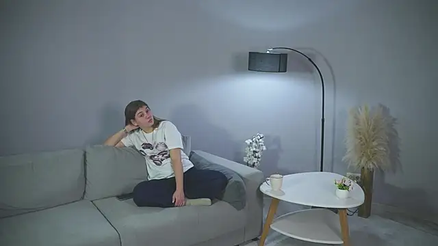 LyndaSkorcz online show from 11/23/25, 02:55