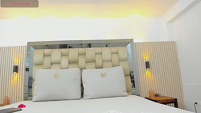 nicolee jonnes online show from 11/21/25, 04:00