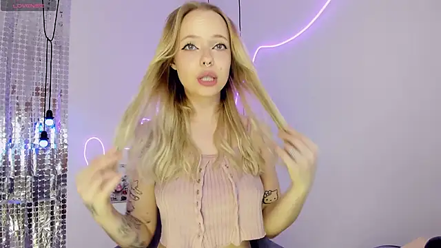 lucy loy online show from 11/20/25, 01:55