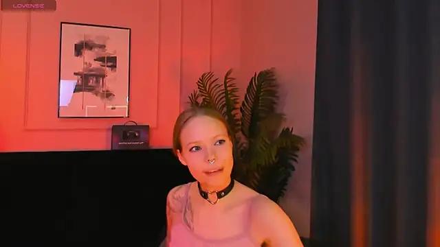 lucy loy online show from 04/15/26, 12:01