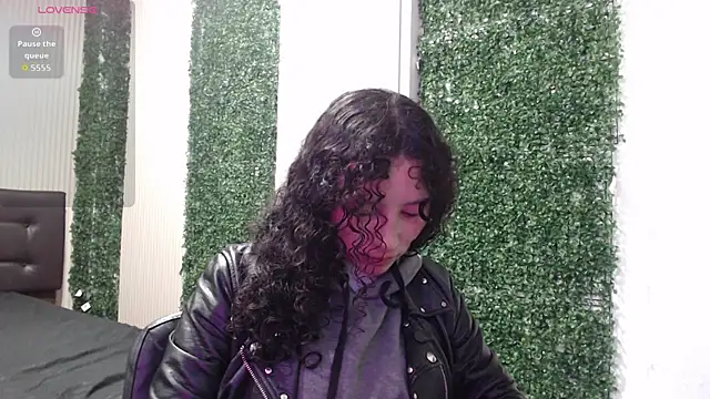 Snapshot of pettymoon1 chatting on 11/27/25, 11:34 pettymoon1 online show from 11/27/25, 11:34