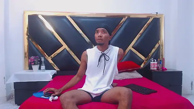 Snapshot of Caroyandy3 chatting on 11/25/25, 11:43 Caroyandy3 online show from 11/25/25, 11:43