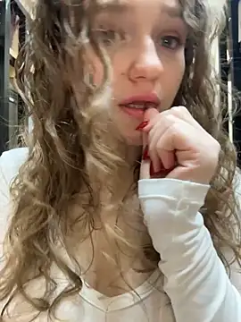 Snapshot of RussianWoman chatting on 05/09/26, 12:27 RussianWoman online show from 05/09/26, 12:27