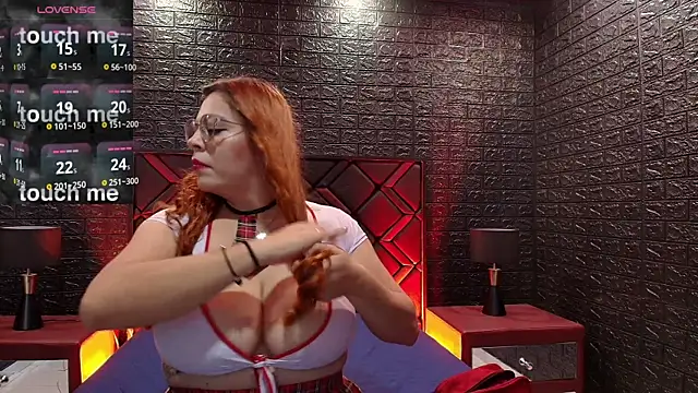 Paris Luxx online show from 11/24/25, 07:24