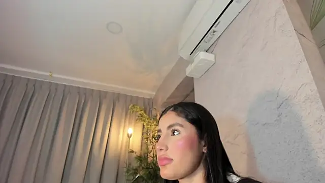 Snapshot of IsabelaStefano chatting on 07/19/26, 03:54 IsabelaStefano online show from 07/19/26, 03:54