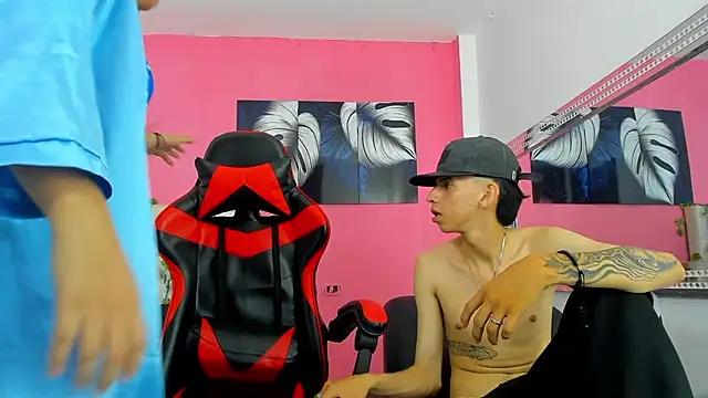 MiaAndTeylor online show from 11/22/25, 07:24