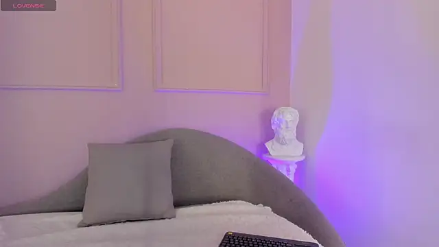 cleo johnson online show from 11/23/25, 08:41