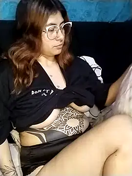 Snapshot of Emmyxxx chatting on 02/09/26, 01:09 Emmyxxx online show from 02/09/26, 01:09