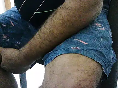 Snapshot of blue_roy chatting on 12/01/25, 04:12 blue roy online show from 12/01/25, 04:12