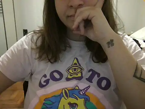 Snapshot of xxxluana chatting on 11/26/25, 11:17 xxxluana online show from 11/26/25, 11:17