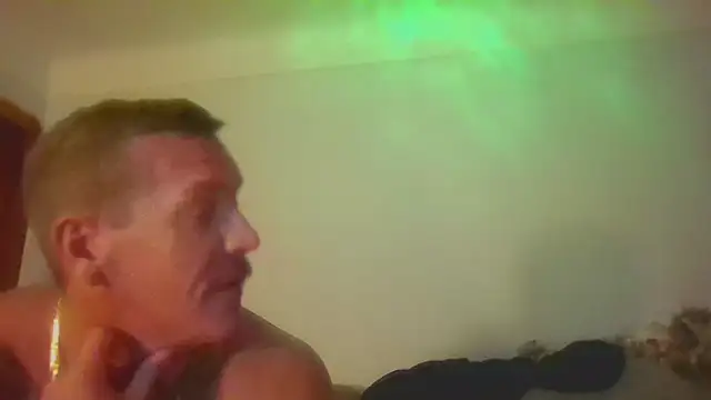 Snapshot of LuxeLoverZ chatting on 11/19/25, 05:29 LuxeLoverZ online show from 11/19/25, 05:29