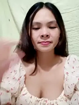 quynhquynh  online show from 11/26/25, 03:24