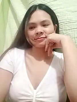 quynhquynh  online show from 12/14/25, 02:44