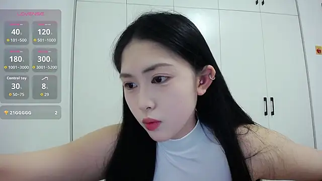 Snapshot of TuTu-077 chatting on 11/29/25, 08:28 TuTu-077 online show from 11/29/25, 08:28