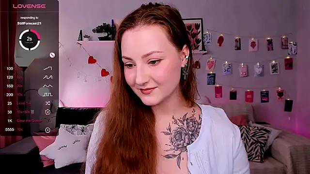 Snapshot of velvet_cherry_ chatting on 05/28/26, 08:44 velvet cherry online show from 05/28/26, 08:44
