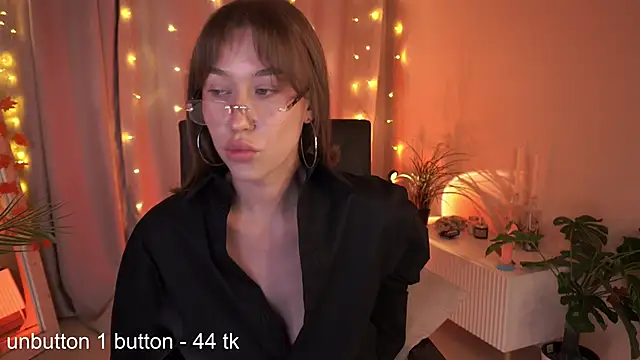 AnnetteLane online show from 11/29/25, 04:26