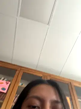 Snapshot of jadeeguti chatting on 11/19/25, 11:10 jadeeguti online show from 11/19/25, 11:10