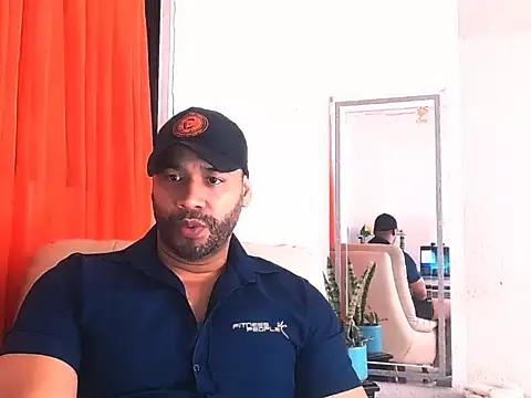 Snapshot of musclehetero chatting on 04/21/26, 08:01 musclehetero online show from 04/21/26, 08:01