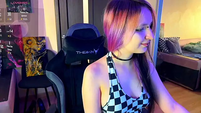 Snapshot of lavender_monster chatting on 02/14/26, 10:12 lavender monster online show from 02/14/26, 10:12