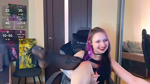 Snapshot of lavender_monster chatting on 02/15/26, 10:14 lavender monster online show from 02/15/26, 10:14