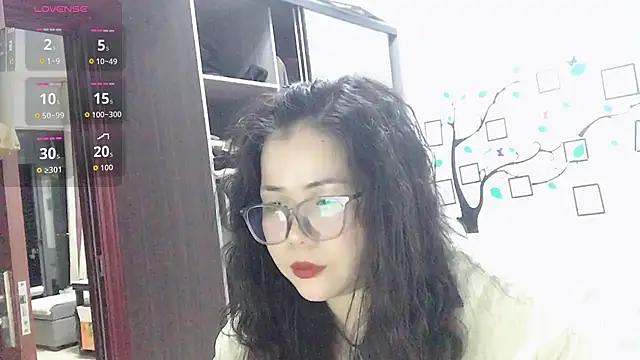 Snapshot of Huahua3187 chatting on 11/29/25, 11:57 Huahua3187 online show from 11/29/25, 11:57