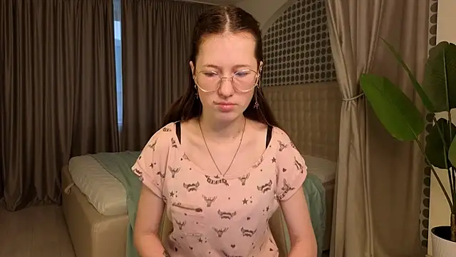 Snapshot of MiraFenech chatting on 11/30/25, 06:06 MiraFenech online show from 11/30/25, 06:06