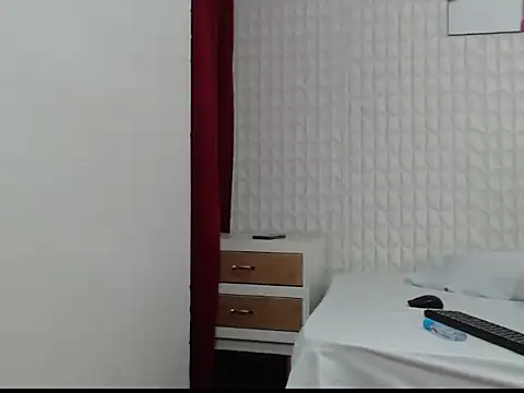 Snapshot of Violeta_DAmore chatting on 11/26/25, 07:04 Violeta DAmore online show from 11/26/25, 07:04