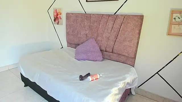 Julieta Lein  online show from 12/03/25, 08:40