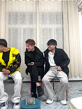 Snapshot of Delicious-boys-001 chatting on 11/23/25, 10:15 Delicious-boys-001 online show from 11/23/25, 10:15