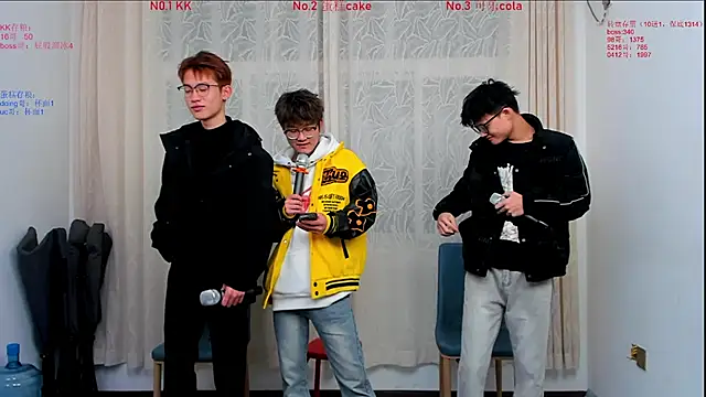 Snapshot of Delicious-boys-001 chatting on 11/25/25, 10:26 Delicious-boys-001 online show from 11/25/25, 10:26