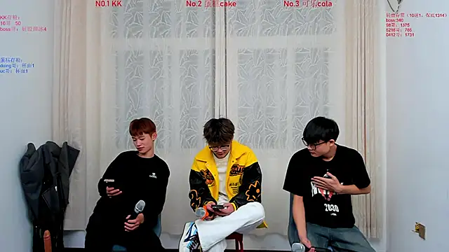Snapshot of Delicious-boys-001 chatting on 11/26/25, 10:16 Delicious-boys-001 online show from 11/26/25, 10:16