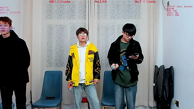 Snapshot of Delicious-boys-001 chatting on 12/04/25, 10:35 Delicious-boys-001 online show from 12/04/25, 10:35