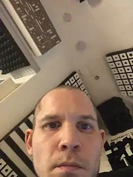 Spielzeugtwink online show from 04/03/26, 03:32