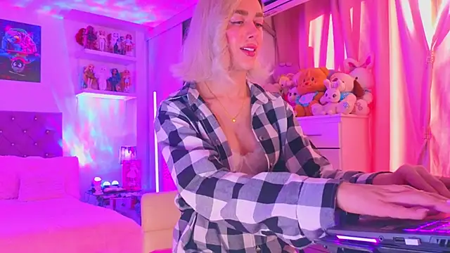 MadamBarbiee online show from 12/13/25, 09:20