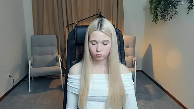 CherrylHolme online show from 11/22/25, 03:44