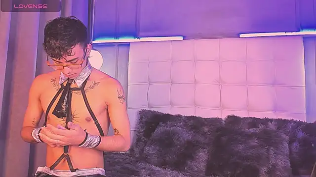 Snapshot of Smile_KAI_16 chatting on 11/26/25, 05:19 Smile KAI 16 online show from 11/26/25, 05:19