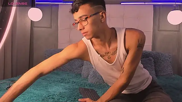 Snapshot of Smile_KAI_16 chatting on 11/28/25, 05:10 Smile KAI 16 online show from 11/28/25, 05:10