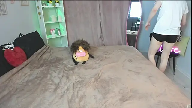 Snapshot of kevinhunter_ chatting on 11/25/25, 03:23 kevinhunter online show from 11/25/25, 03:23