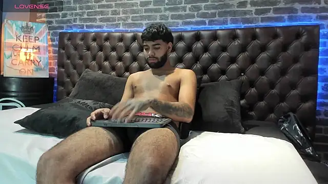 Snapshot of Jesuss77_ chatting on 11/22/25, 02:27 Jesuss77 online show from 11/22/25, 02:27