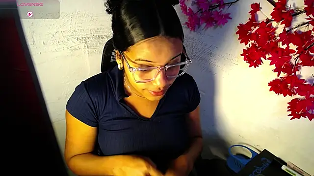 Snapshot of chleo_rosse chatting on 07/02/26, 04:02 chleo rosse online show from 07/02/26, 04:02