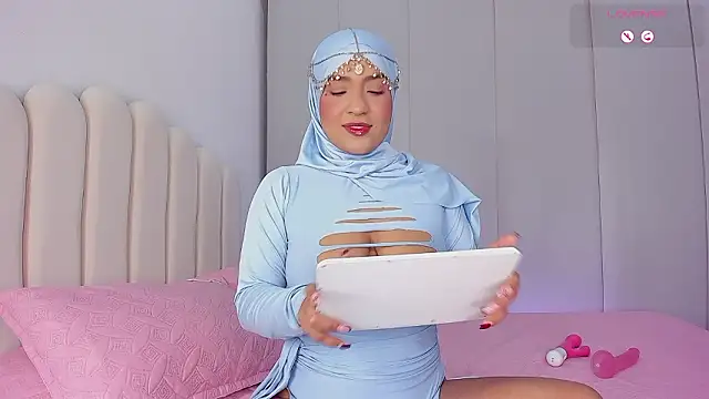 Snapshot of Amira-Zahra chatting on 02/28/26, 09:32 Amira-Zahra online show from 02/28/26, 09:32