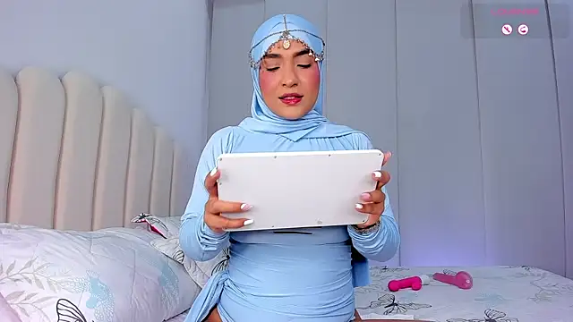 Amira-Zahra online show from 04/10/26, 10:14