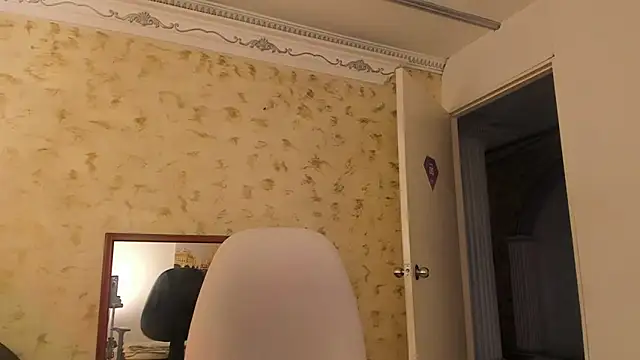 KENIA DAVIS online show from 12/01/25, 03:44