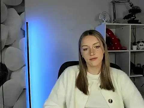 Snapshot of EvelynBlond chatting on 11/24/25, 06:35 EvelynBlond online show from 11/24/25, 06:35