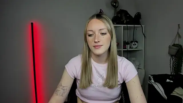 EvelynBlond online show from 04/03/26, 12:36