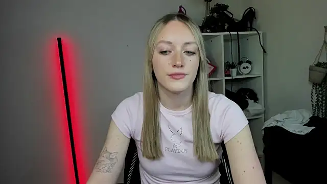 EvelynBlond online show from 04/13/26, 12:32