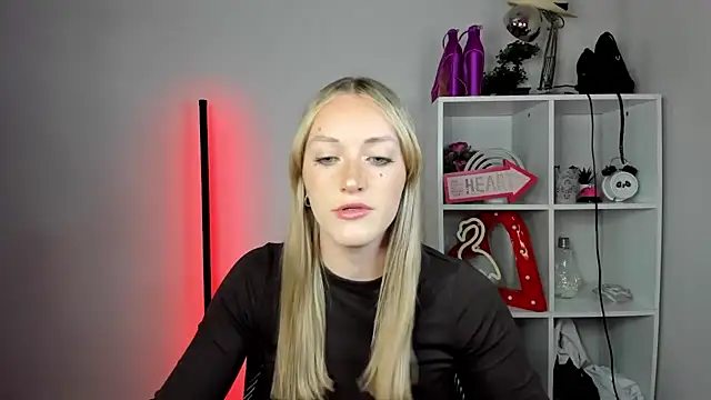 EvelynBlond online show from 05/27/26, 12:35