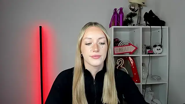 EvelynBlond online show from 06/01/26, 12:40