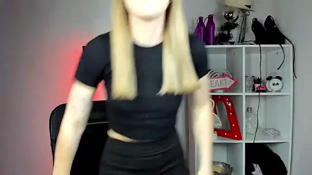 EvelynBlond online show from 06/05/26, 12:33