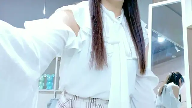 Nami-jpn online show from 12/02/25, 12:21